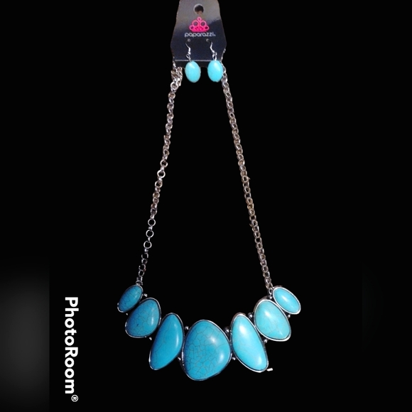 paparazzi Jewelry - Necklace and earrings set